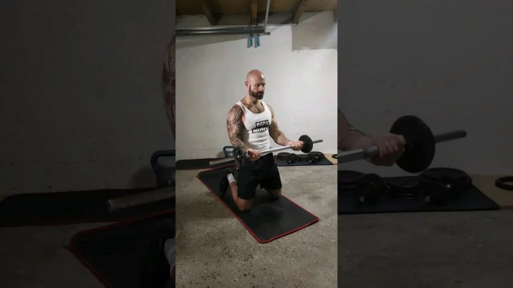 Curl biceps à genou barre (kneeling barbell curl)