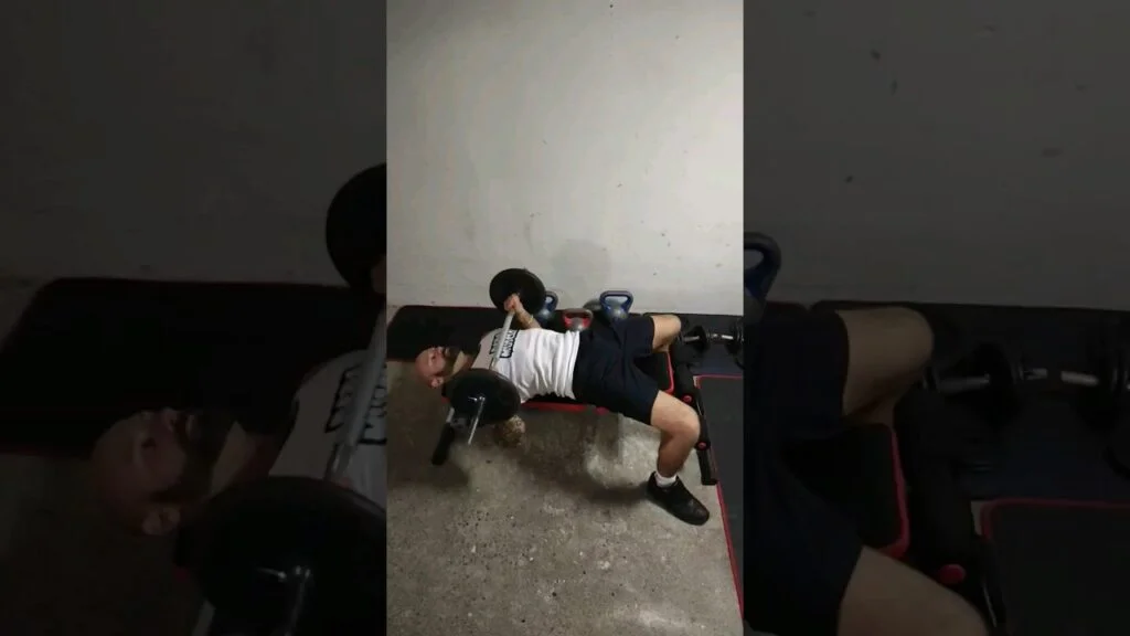 développé couché barre (barbell bench press)