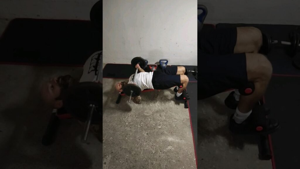 développé décliné barre (decline barbell bench press)