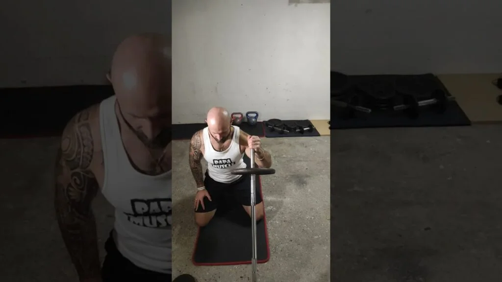 Développé épaule à genou landmine à un bras (kneeling one arm landmine shoulder press)