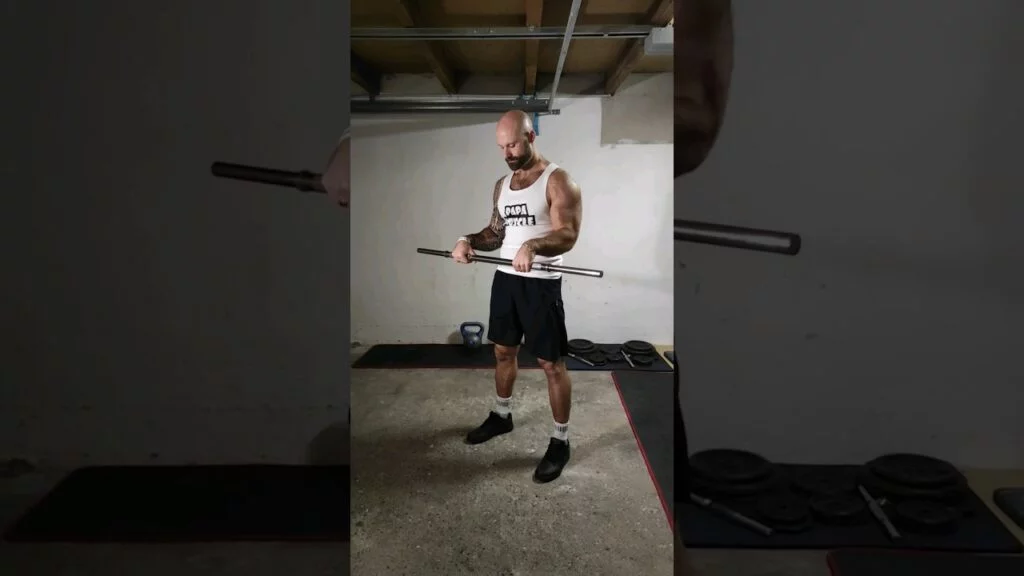 Extension poignet debout barre (standing barbell reverse wrist curl)