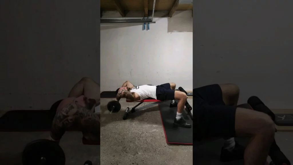 Extension triceps derrière la tête couché barre (lying overhead barbell triceps extension)