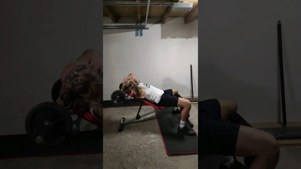 Extension triceps derrière la tête incliné barre (incline overhead barbell triceps extension)