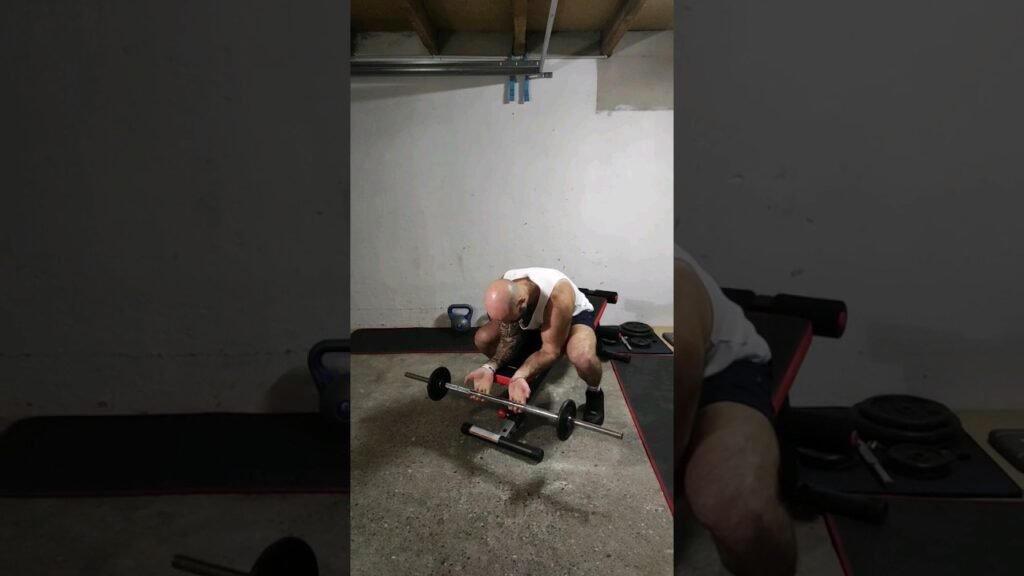 Flexion poignet assis barre (seated barbell wrist curl)