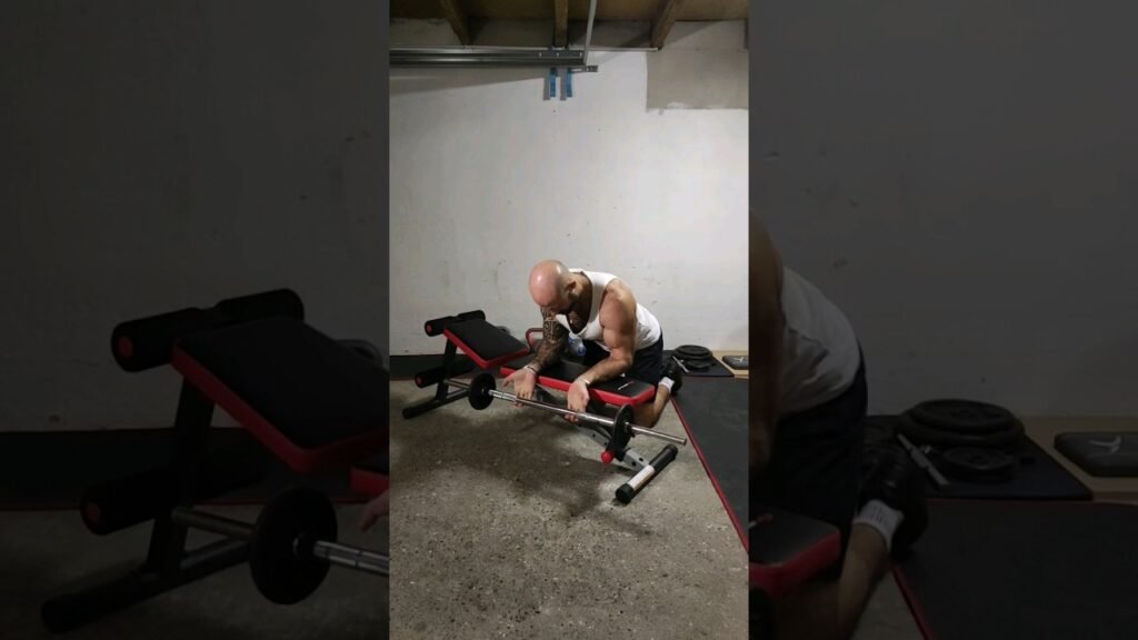 Flexion poignet à genou barre (kneeling barbell wrist curl)