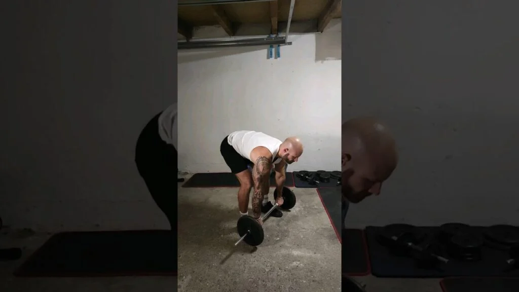 Rowing Pendlay barre pronation (overhand barbell Pendlay row)
