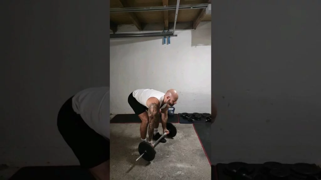 Rowing Pendlay barre supination (underhand barbell Pendlay row)