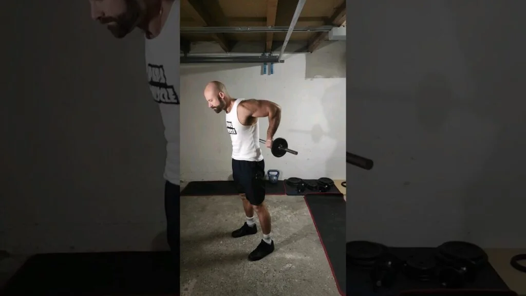 Rowing debout barre derrière (standing barbell behind the back upright row)