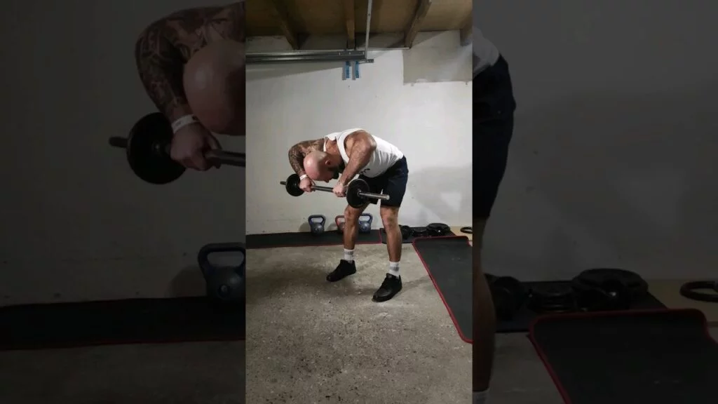 Rowing épaule au front debout buste penché (standing forehead barbell shoulder row)