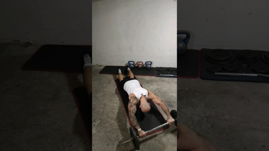 Abdominaux roulé barre (barbell ab roll out)