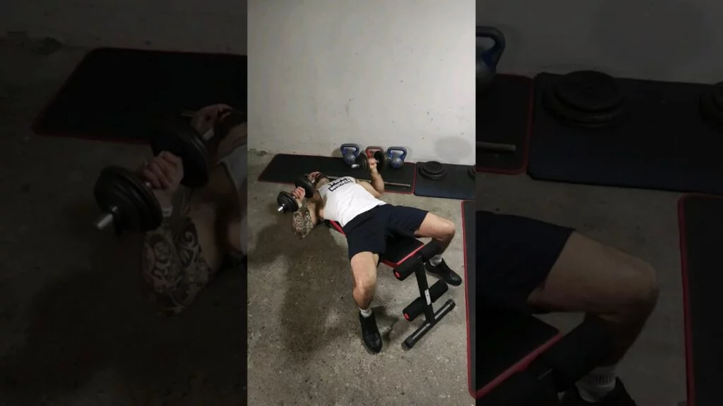 Développé couché haltère (dumbbell bench press)