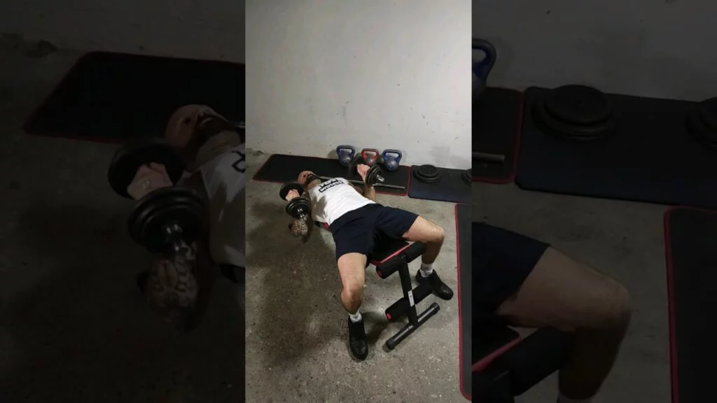 Développé couché haltère prise neutre (dumbbell neutral bench press)