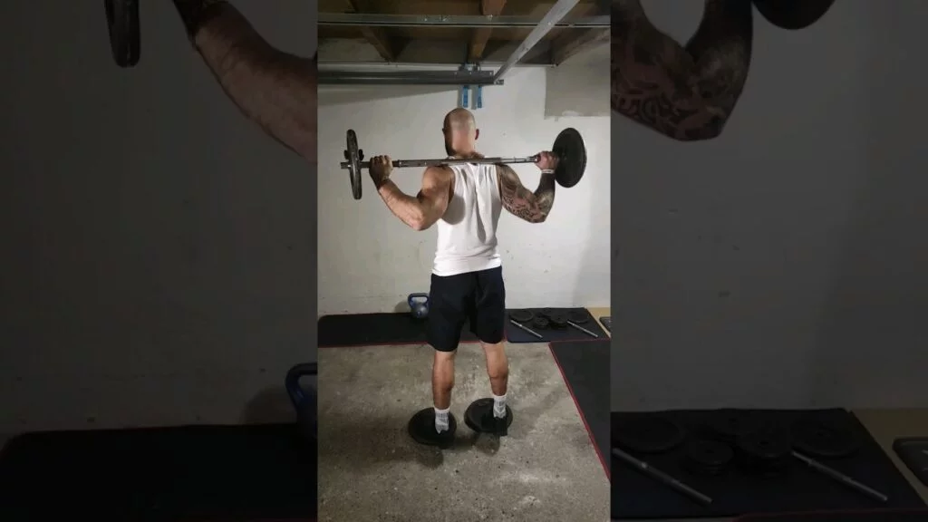 Extension mollet debout surélevé barre (standing barbell elevated calf raise)