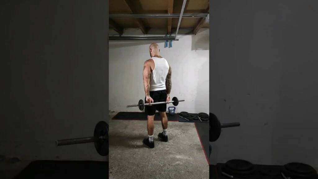 Flexion poignet debout barre derrière le dos (standing behind the back barbell wrist curl)