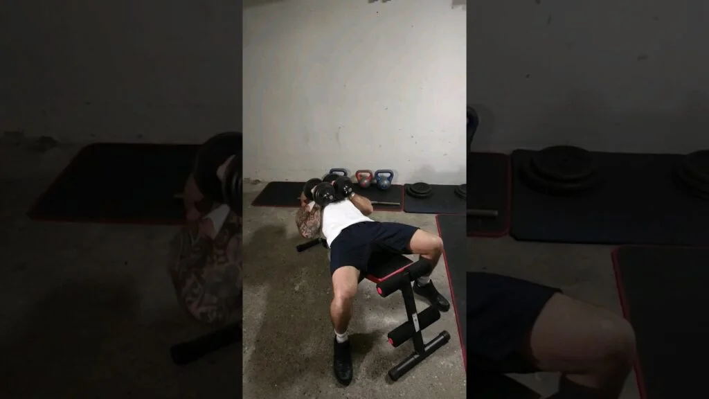 Hex press haltère (dumbbell hex press)