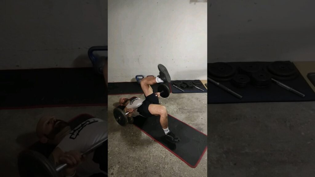 Relevé de bassin marché barre alterné (alternating barbell glute bridge march)