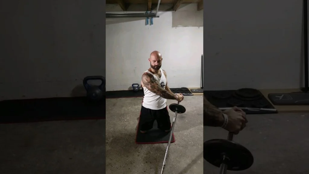Rotation à genou landmine (kneeling landmine twist)