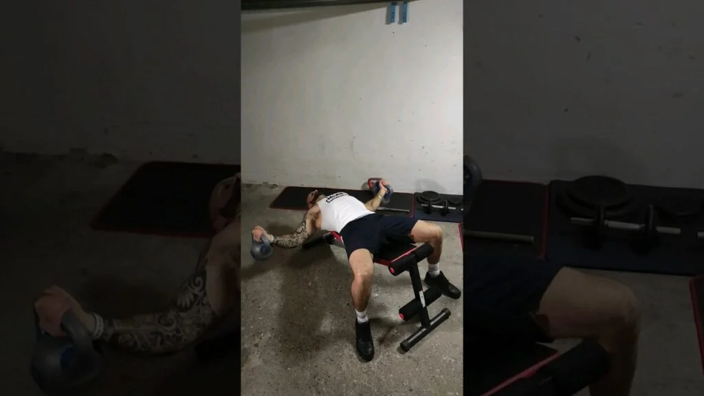Écarté couché kettlebell (kettlebell chest fly)