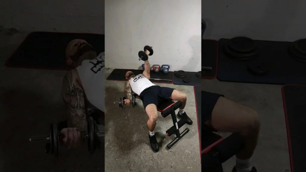 Élévation frontale couché haltère supination alterné (alternating lying underhand dumbbell front raise)