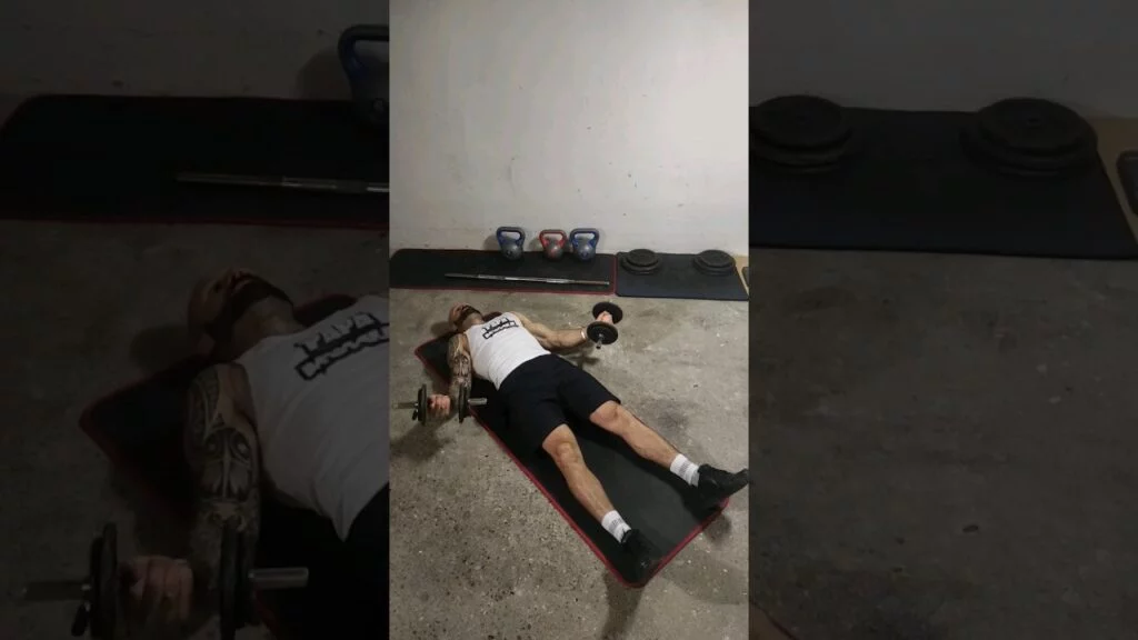 Élévation frontale couché au sol haltère supination (lying on the floor underhand dumbbell front raise)
