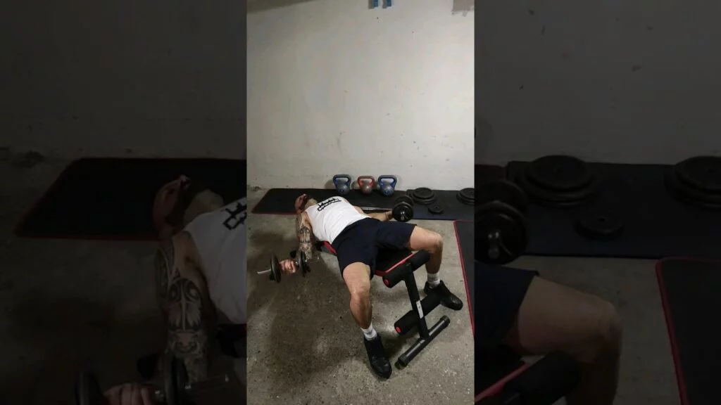 Élévation frontale couché haltère supination (lying underhand dumbbell front raise)