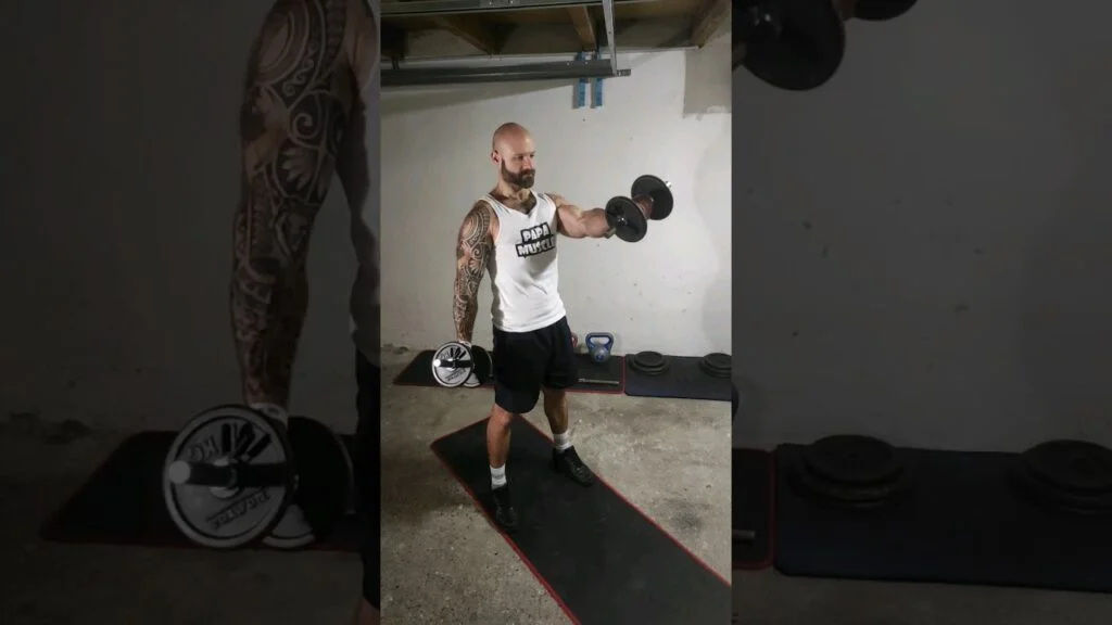 Élévation frontale debout haltère supination alterné (alternating standing underhand dumbbell front raise)