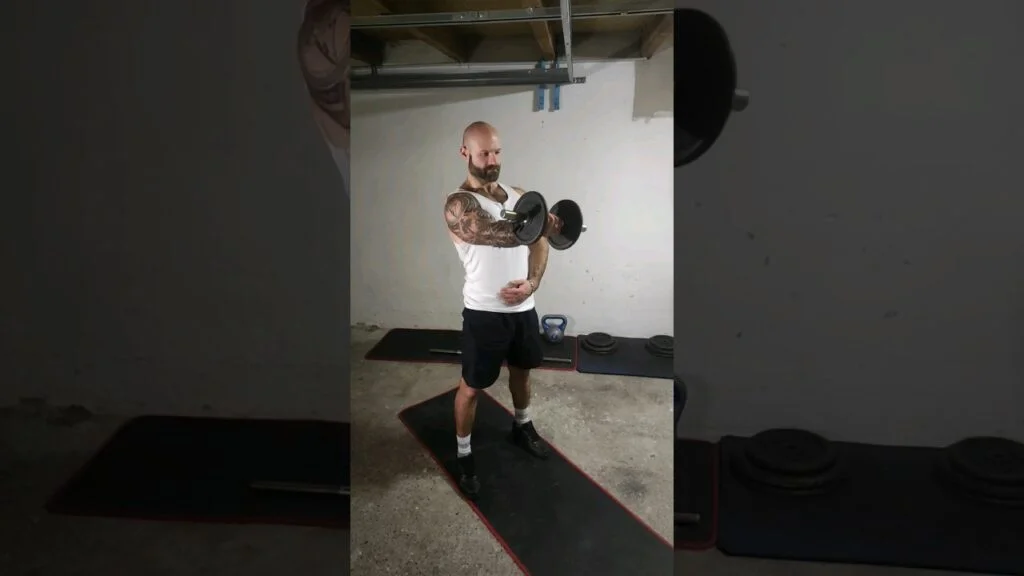 Élévation frontale debout haltère supination à un bras (standing one arm underhand dumbbell front raise)