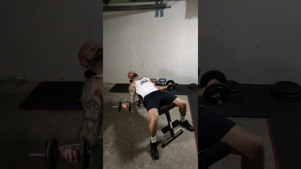 Élévation frontale incliné haltère supination (incline underhand dumbbell front raise)