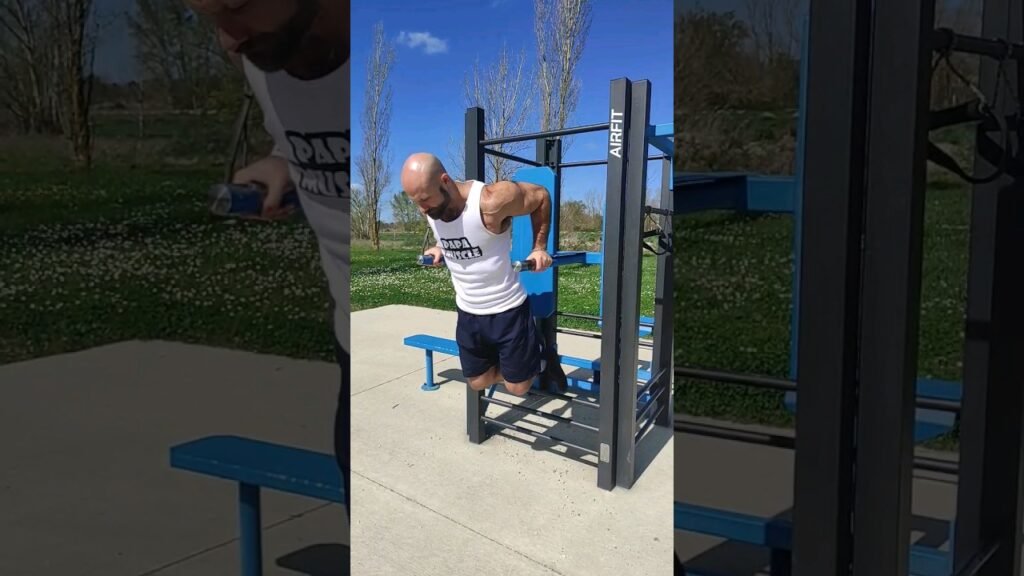 Dips buste penché (chest dips)