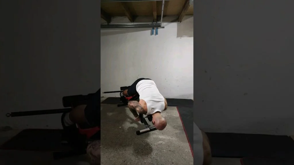 Extension lombaire banc à 45° haltère (dumbbell incline back extension)
