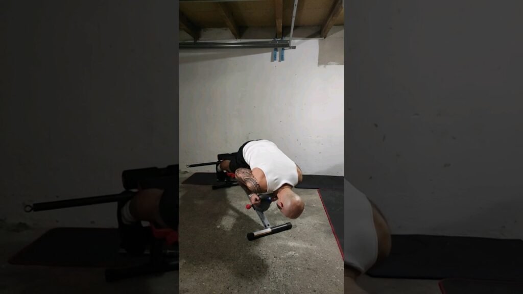 Extension lombaire banc à 45° kettlebell (kettlebell incline back extension)