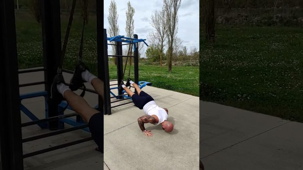 Pompe déclinée TRX (TRX decline push-up)