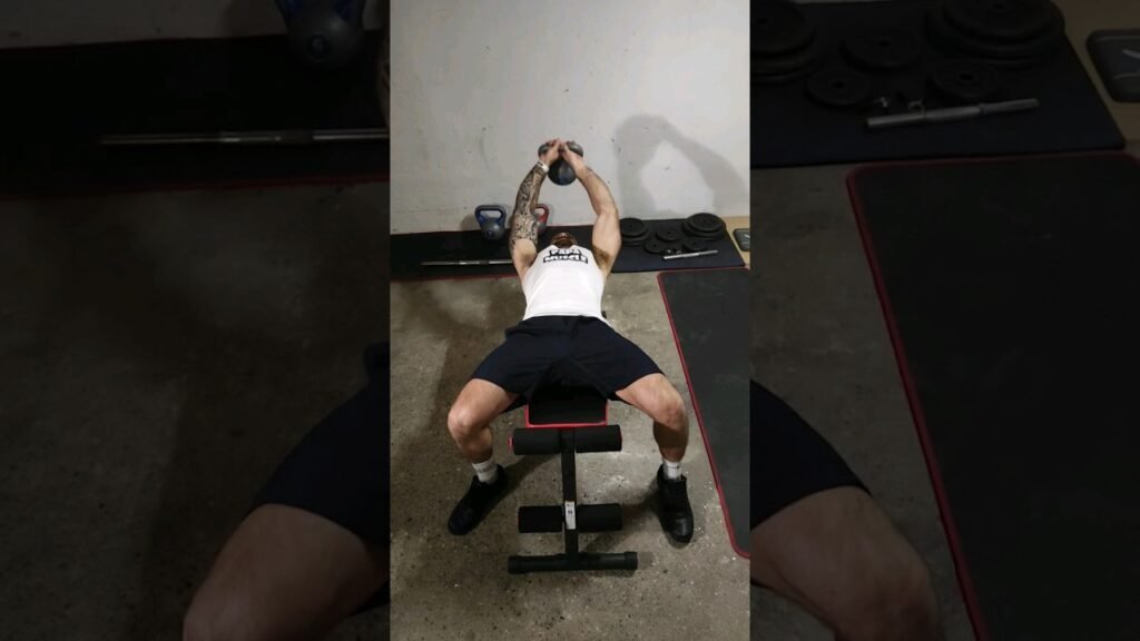 Pull over couché kettlebell (lying kettlebell pullover)