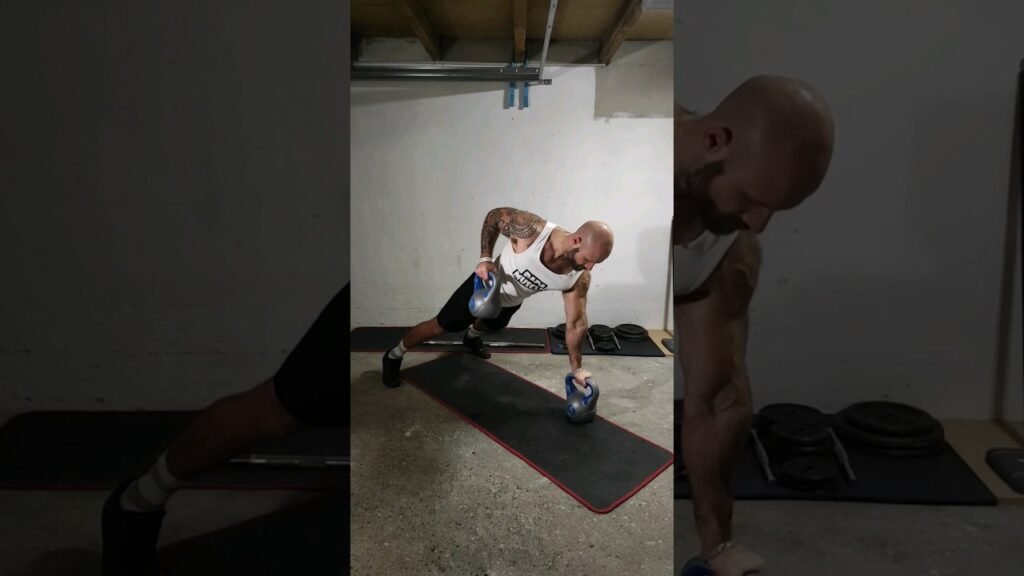 Rowing renégat kettlebell (kettlebell renegade row)