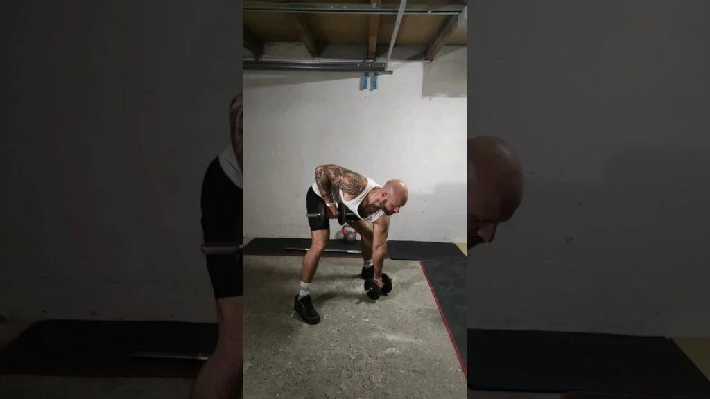 Rowing Pendlay haltère pronation alterné (alternating overhand dumbbell Pendlay row)