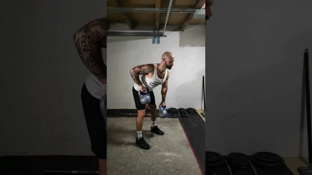 Rowing Yates kettlebell pronation alterné (alternating overhand kettlebell Yates row)