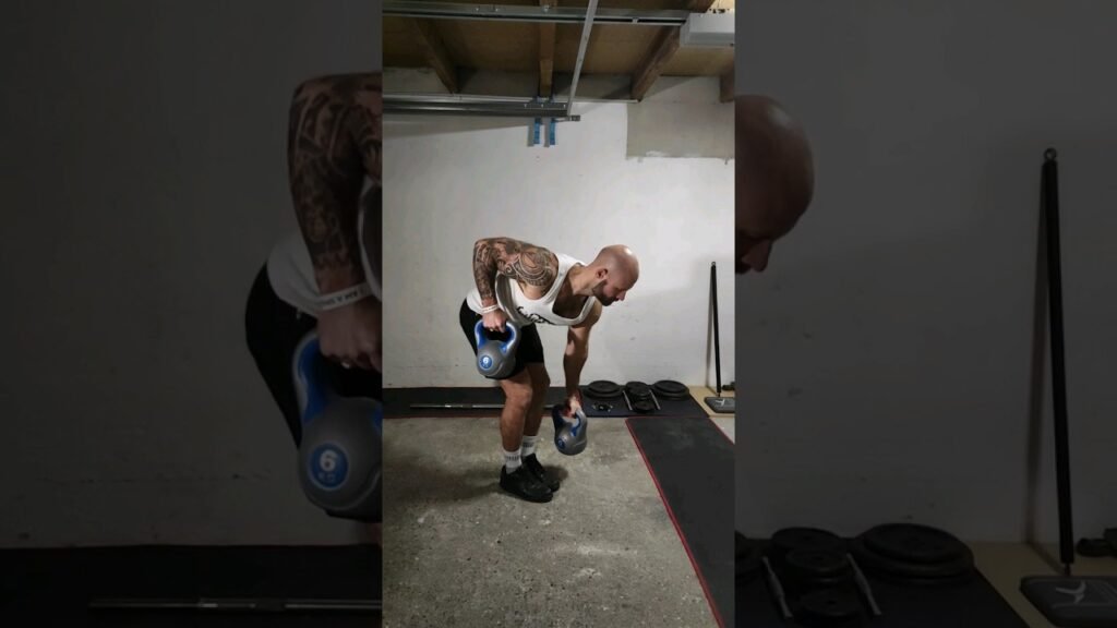Rowing buste penché kettlebell prise neutre alterné (alternating neutral grip kettlebell bent over row)