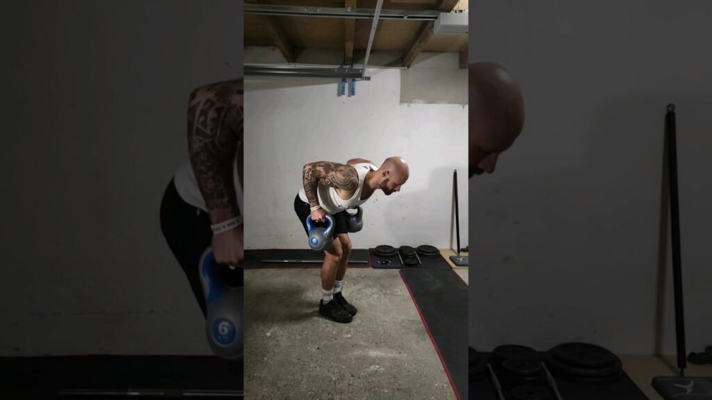 Rowing buste penché kettlebell prise neutre (neutral grip kettlebell bent over row)
