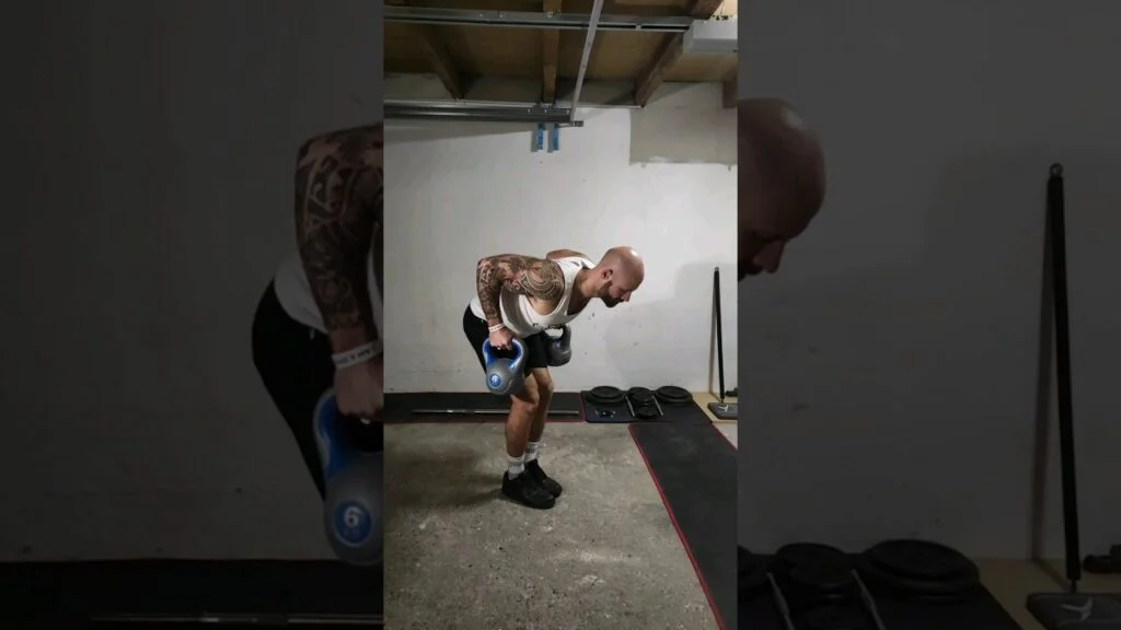 Rowing buste penché kettlebell prise neutre (neutral grip kettlebell bent over row)