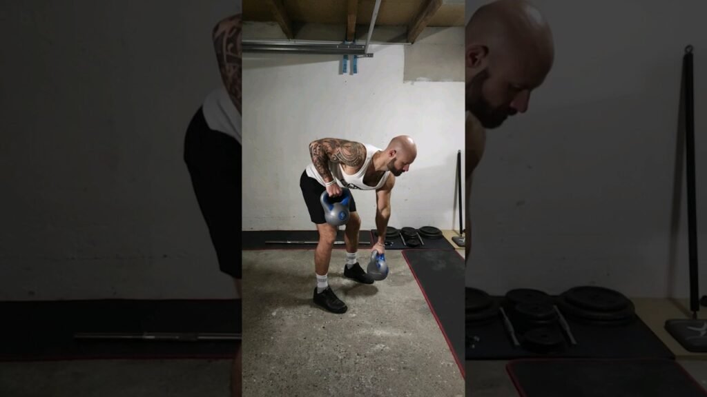 Rowing buste penché kettlebell pronation alterné (alternating overhand kettlebell bent over row)
