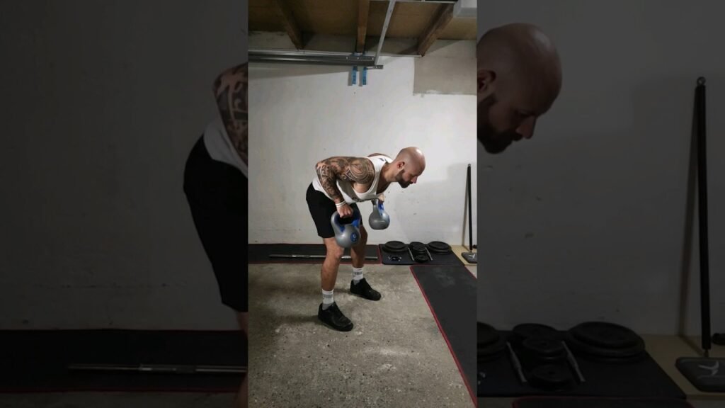 Rowing buste penché kettlebell pronation (overhand kettlebell bent over row)
