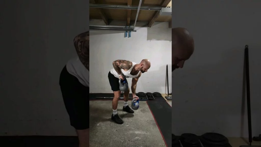 Rowing buste penché kettlebell supination alterné (alternating underhand kettlebell bent over row)