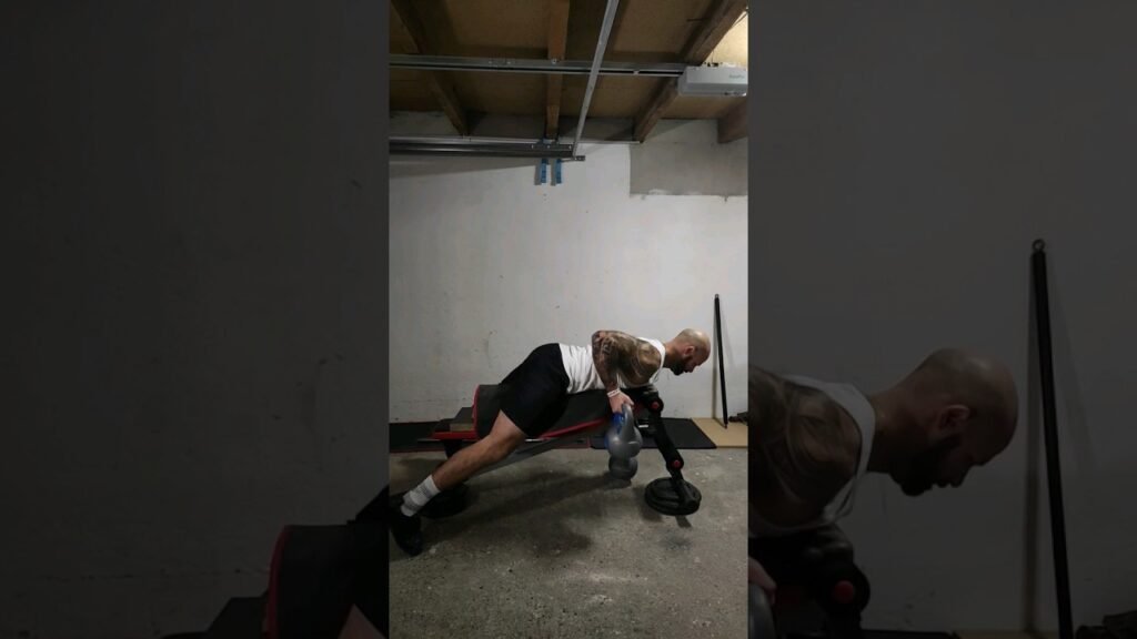 Rowing couché kettlebell supination alterné (alternating underhand kettlebell seal row)