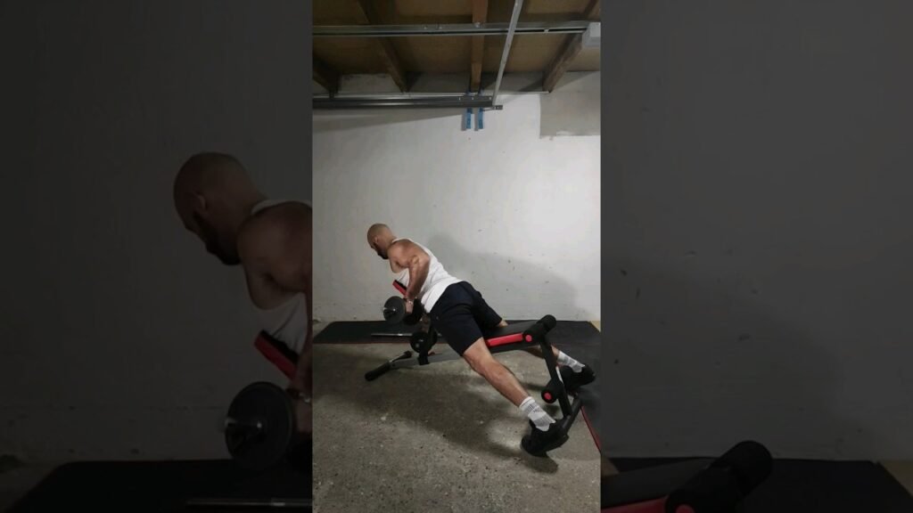 Rowing incliné haltère supination alterné (alternating underhand incline dumbbell row)