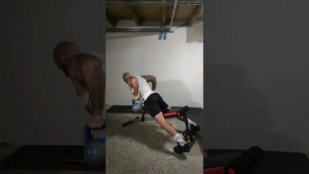 Rowing incliné kettlebell prise neutre (neutral grip incline kettlebell row)