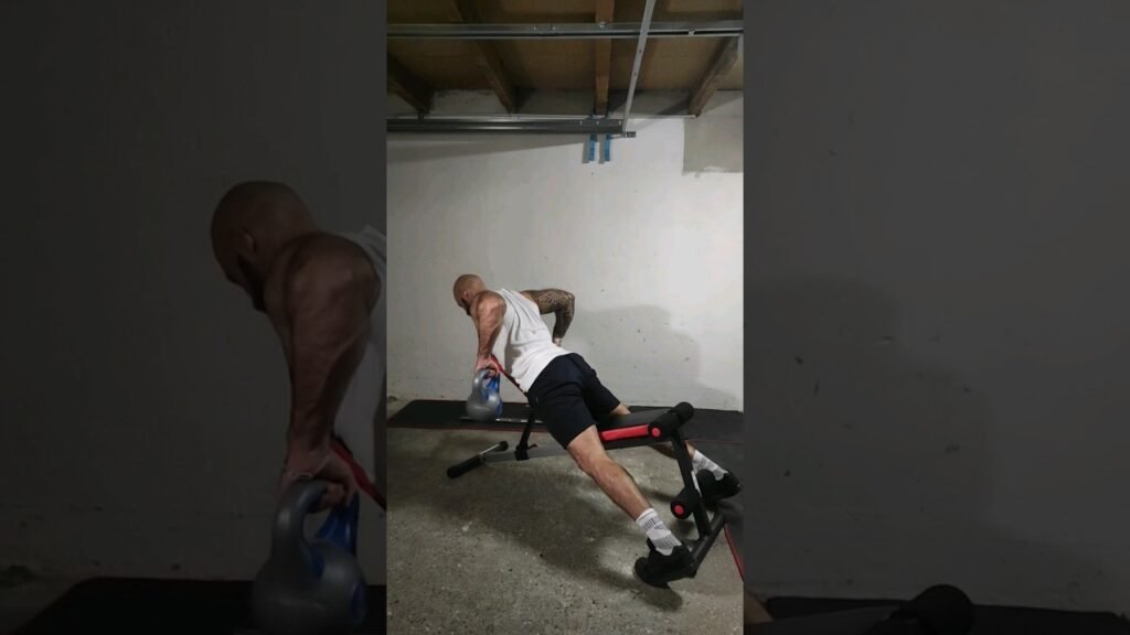 Rowing incliné kettlebell pronation (overhand incline kettlebell row)