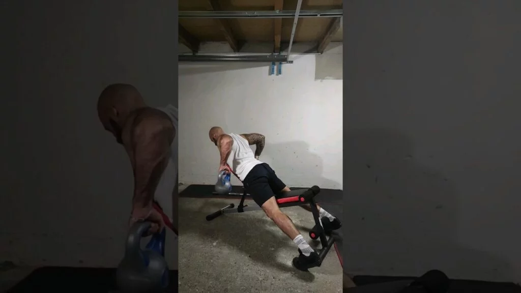 Rowing incliné kettlebell pronation (overhand incline kettlebell row)