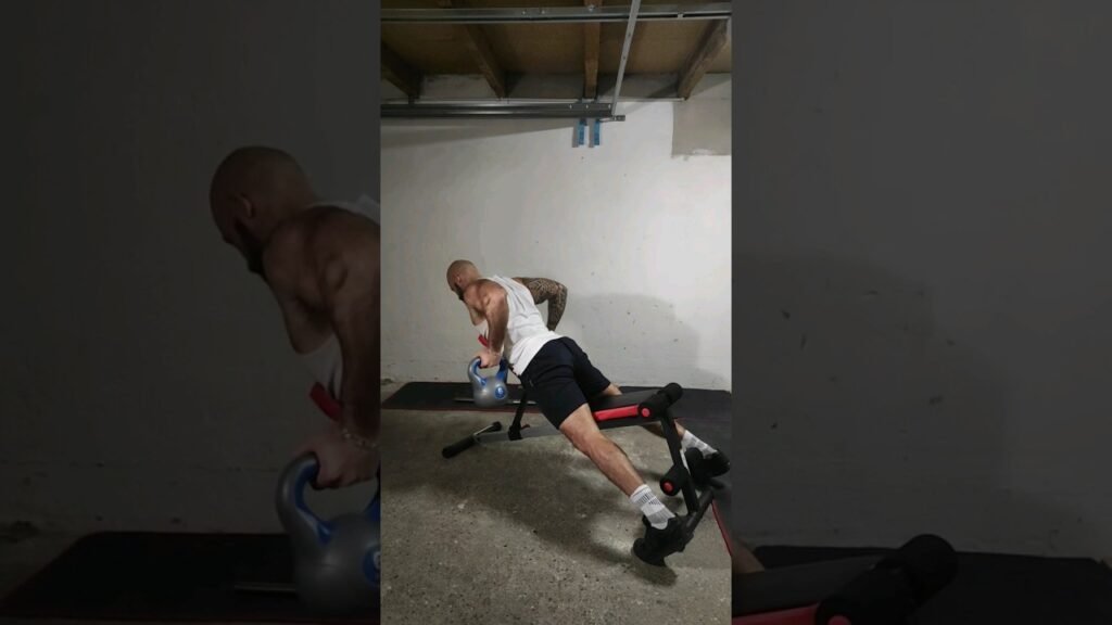 Rowing incliné kettlebell supination (underhand incline kettlebell row)
