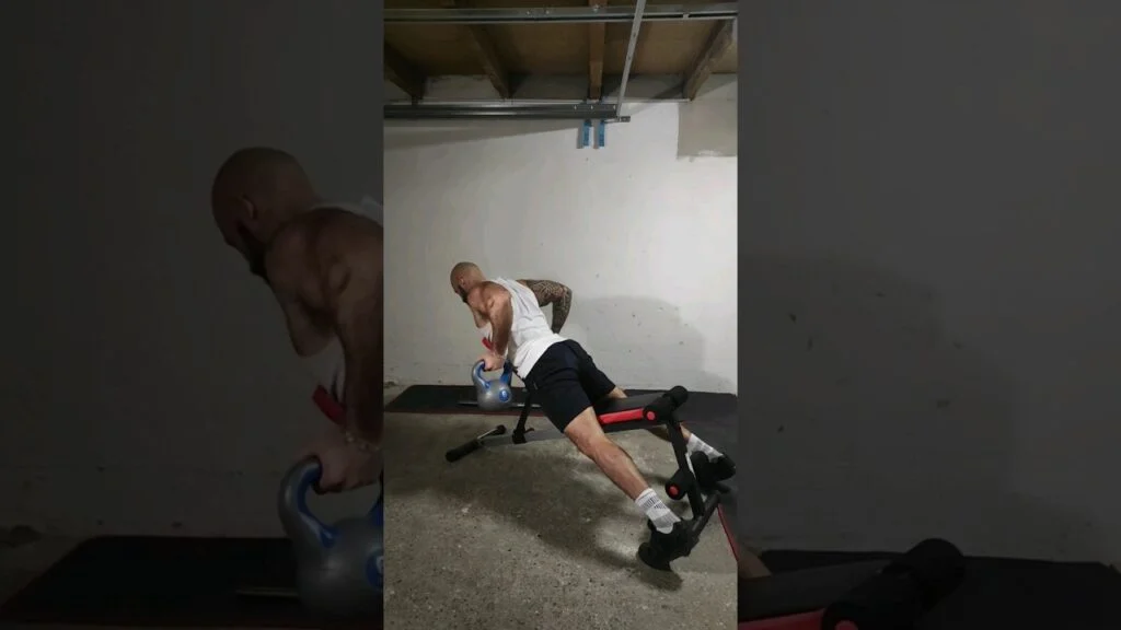 Rowing incliné kettlebell supination (underhand incline kettlebell row)