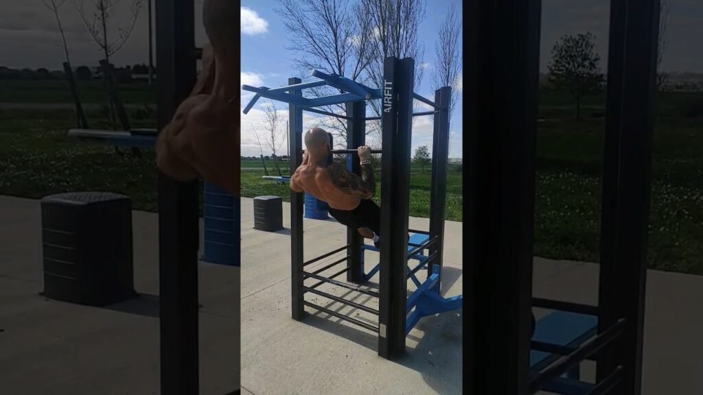 Rowing inversé pronation (overhand inverted row)